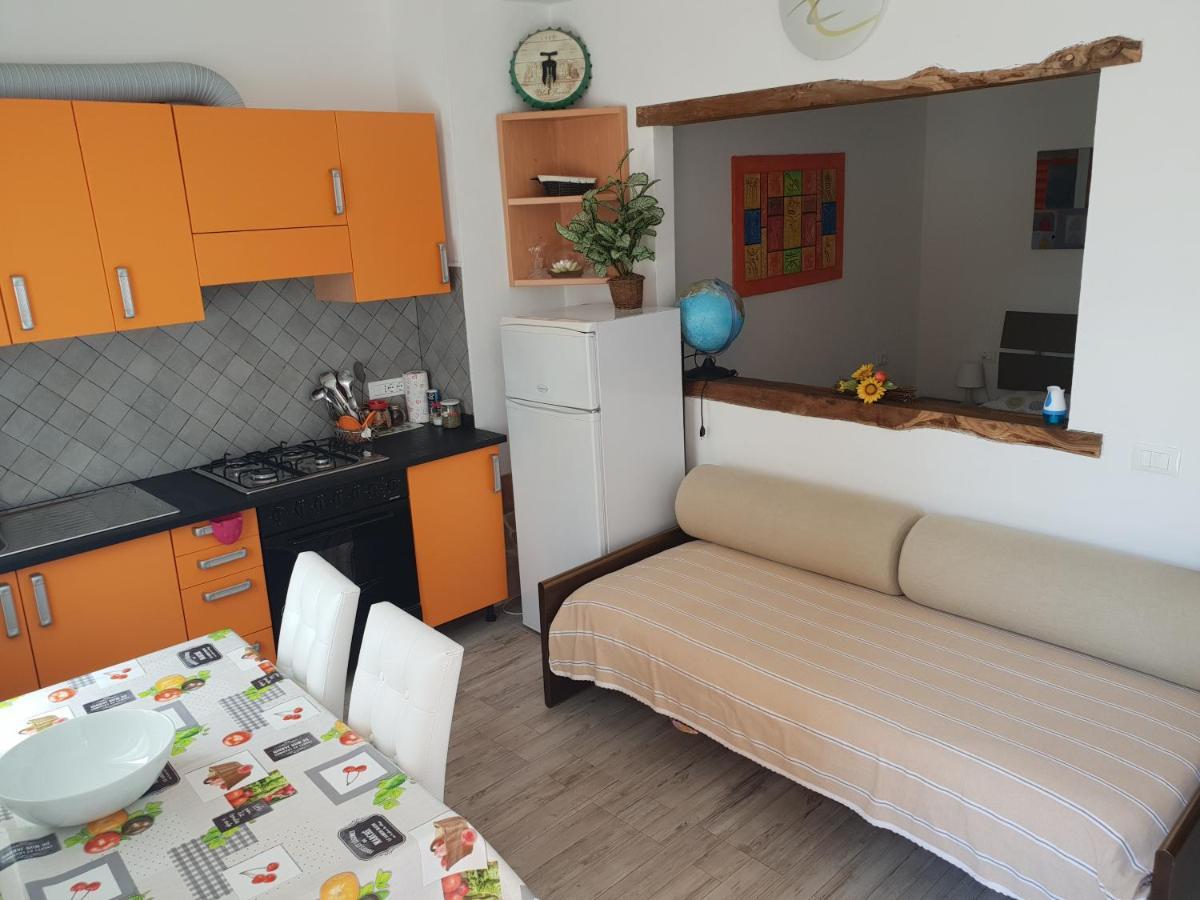Casa Vacanze L'Agrifoglio Bed & Breakfast Magliolo ภายนอก รูปภาพ